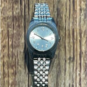 Vintage Silver Tone Stretch Bracelet Wrist Watch for Women Elegant Gift